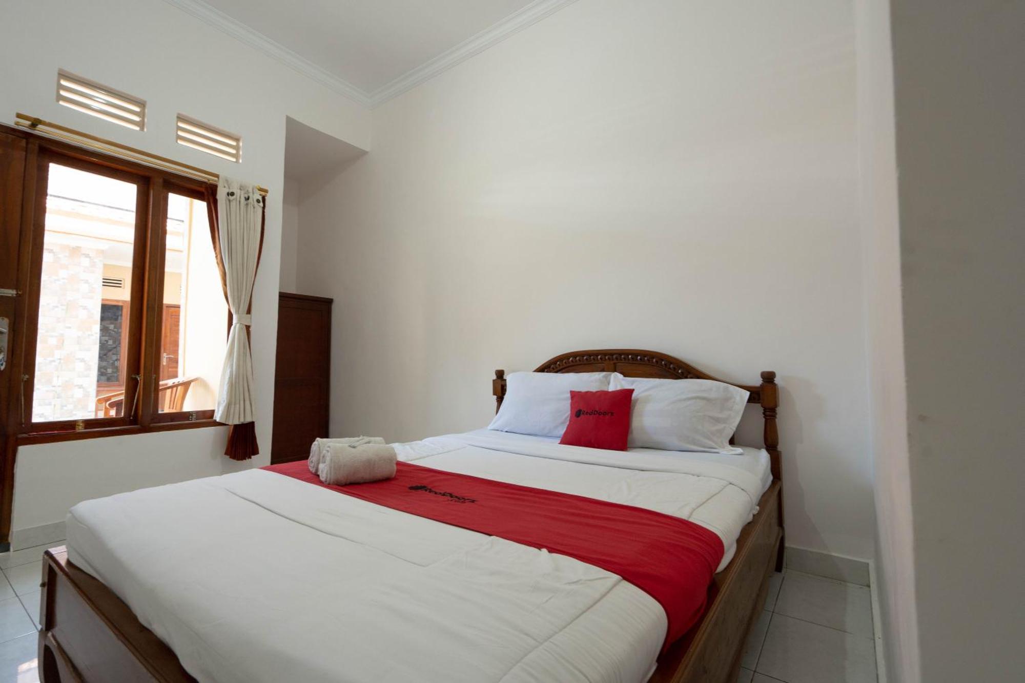 Hotel Reddoorz Near Buleleng Harbour 2 à Singaraja Extérieur photo