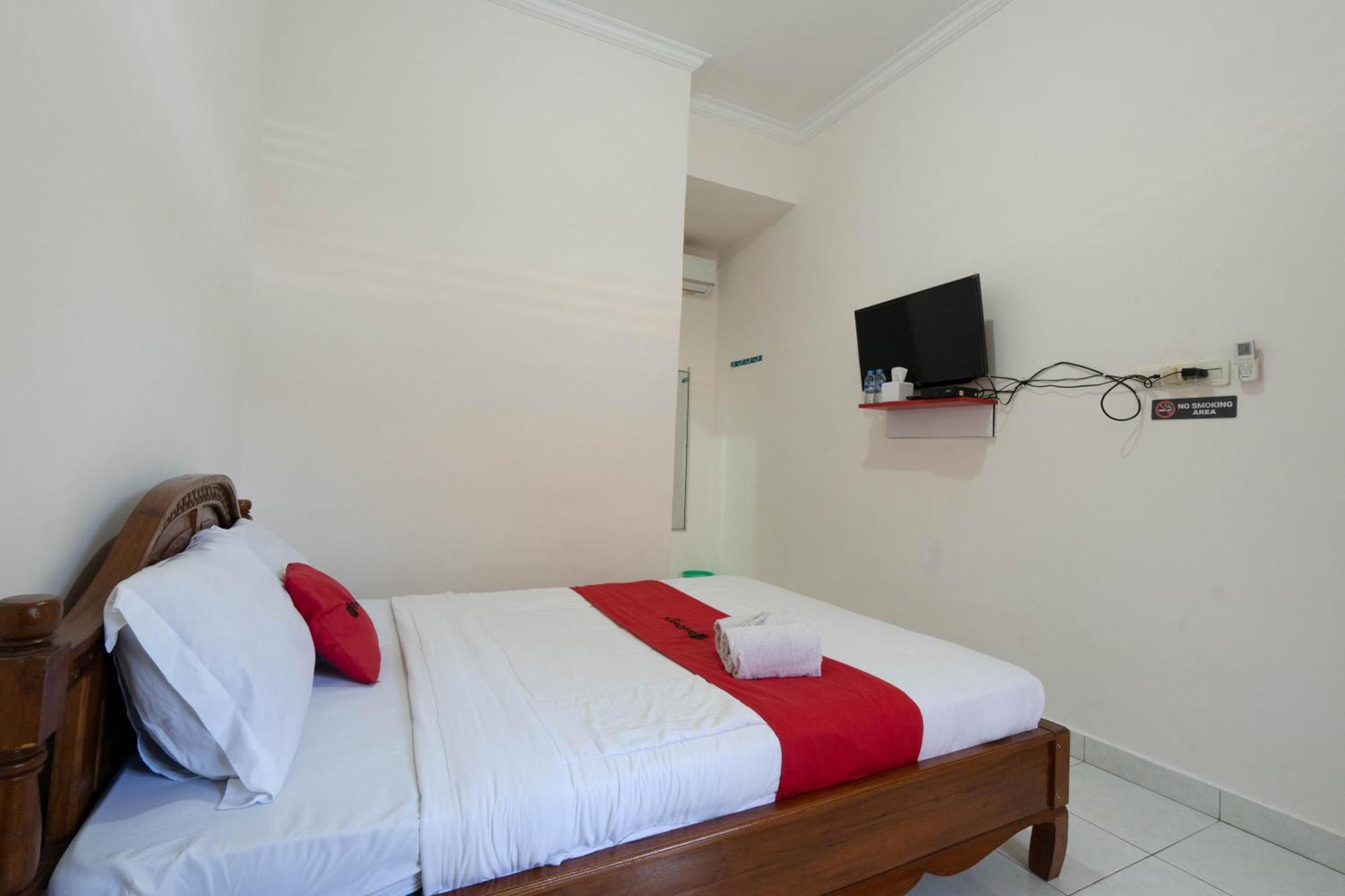 Hotel Reddoorz Near Buleleng Harbour 2 à Singaraja Extérieur photo