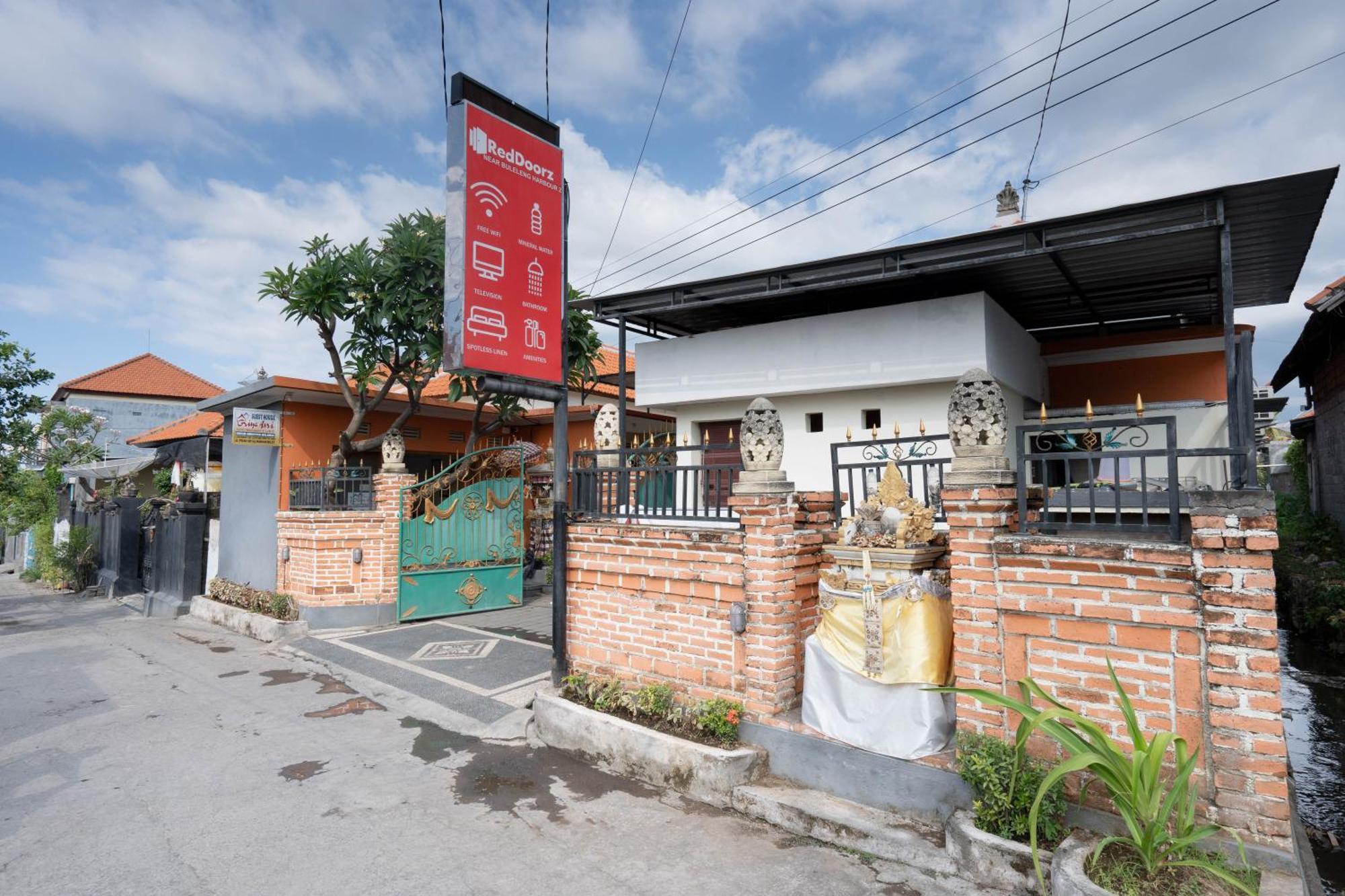 Hotel Reddoorz Near Buleleng Harbour 2 à Singaraja Extérieur photo