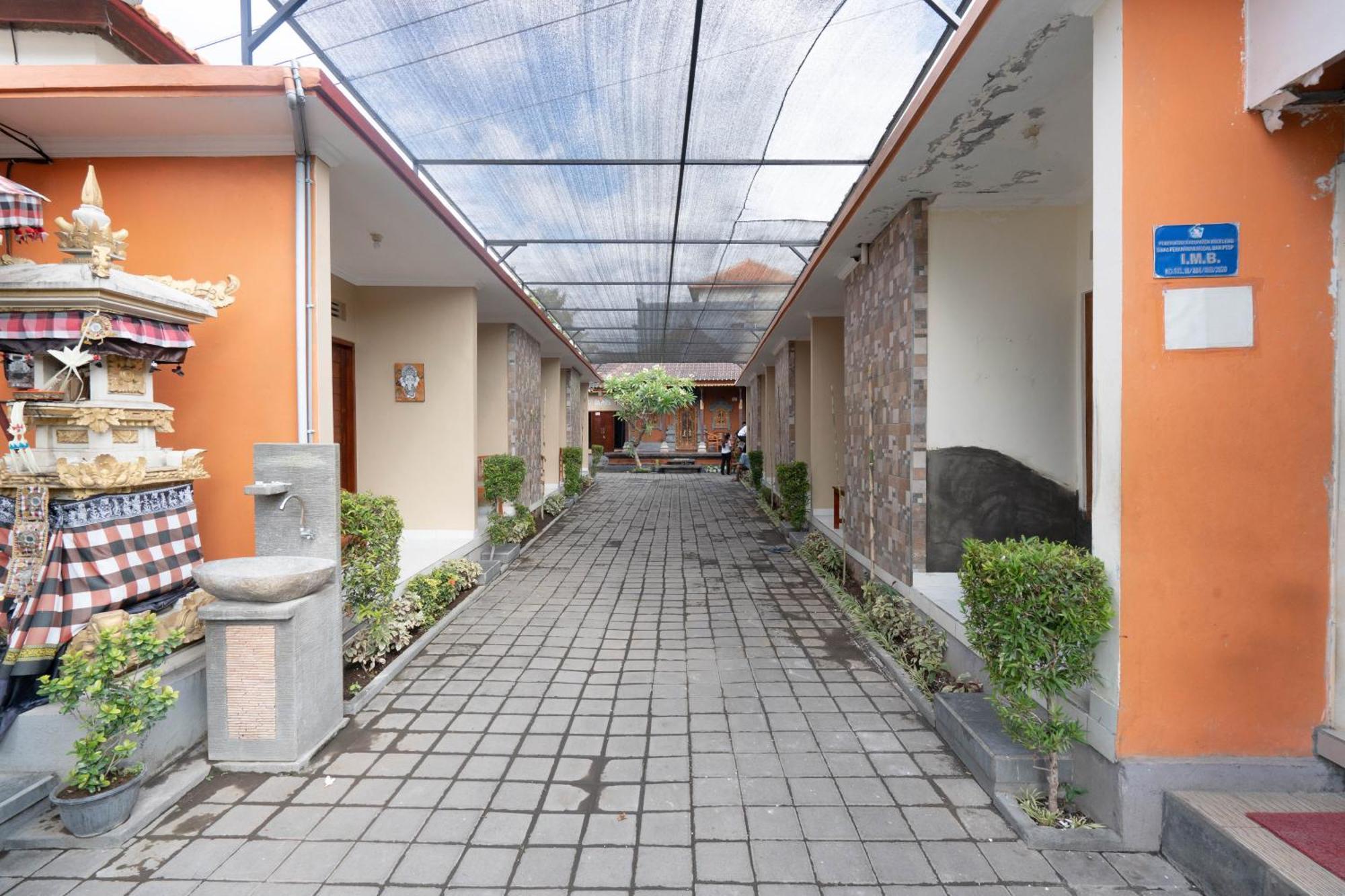 Hotel Reddoorz Near Buleleng Harbour 2 à Singaraja Extérieur photo