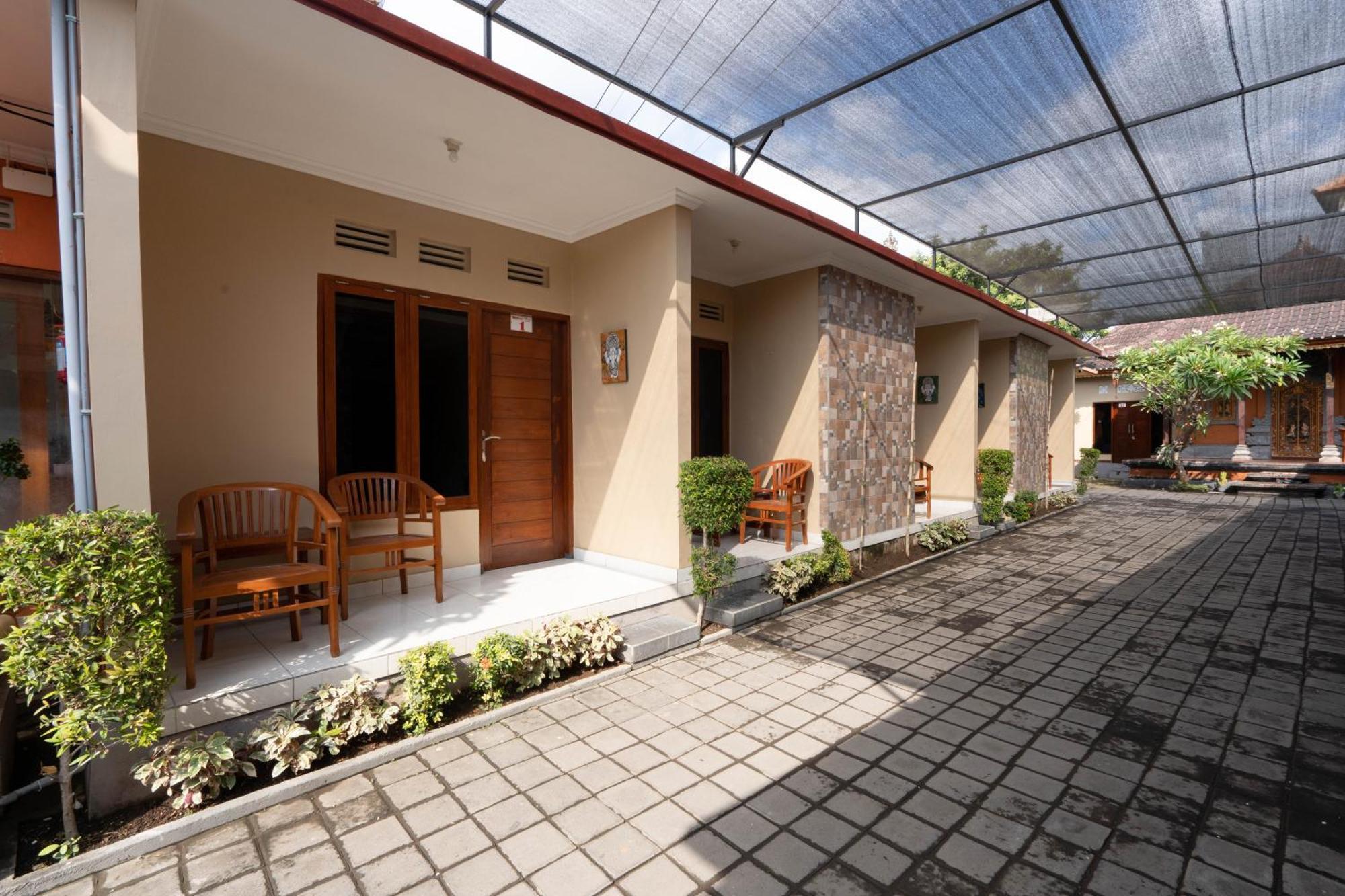Hotel Reddoorz Near Buleleng Harbour 2 à Singaraja Extérieur photo